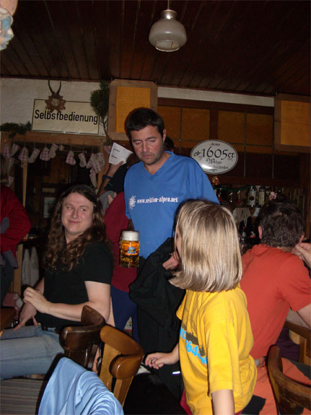 03_Hasei-mit-Bier.jpg